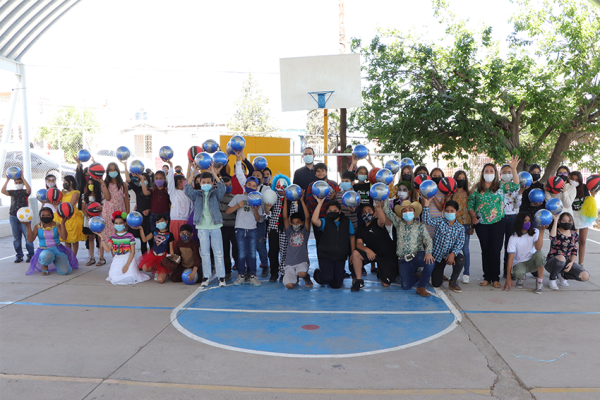 Entrega de Balones por el Día del Niño