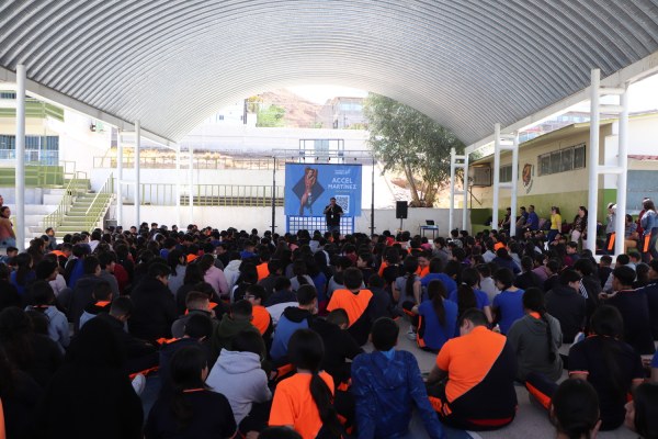 Pláticas en la Secundaria Estatal 3006 a cargo de Accel Martínez