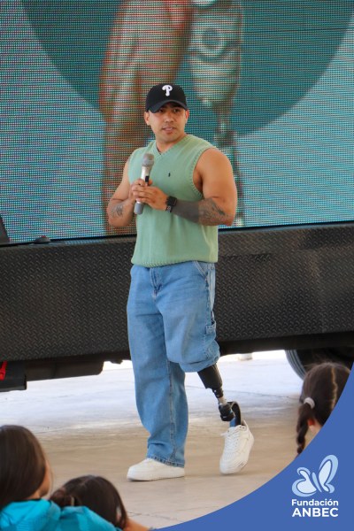 Pláticas en la Secundaria Técnica 62 a cargo de Accel Martínez