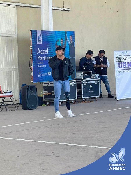 Pláticas en la Escuela Secundaria Federal 5 a cargo de Accel Martínez