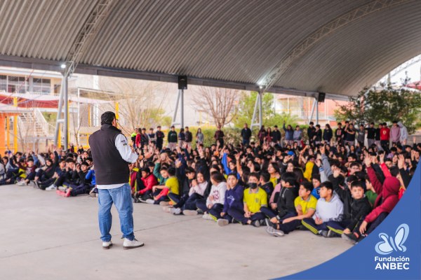 Pláticas en la Escuela Secundaria Federal 11 T.V. a cargo de Accel Martínez