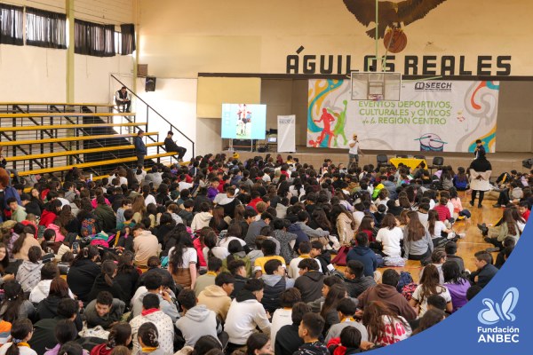 Pláticas en la Escuela Secundaria Federal 2 a cargo de Erick Tovar y Accel Martínez