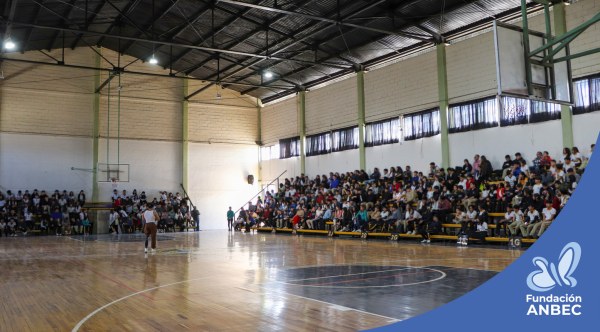 Pláticas en la Escuela Secundaria Federal 2 T.V. a cargo de Accel Martínez