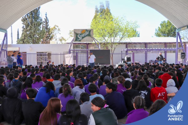 Pláticas en la Secundaria Federal 3 a cargo de Erick Tovar y Accel Martínez