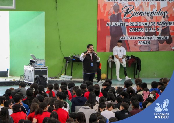 Pláticas en la Secundaria Técnica 61 a cargo de Accel Martínez