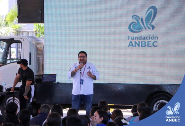 Pláticas en la Secundaria Federal 12 T.M. a cargo de Accel Martínez