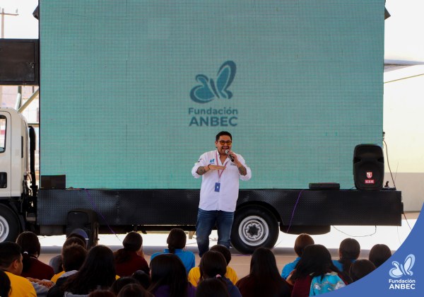 Pláticas en la Escuela Secundaria Federal 40 en Cd. Aldama a cargo de Accel Martínez