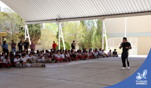 Pláticas en la Escuela Secundaria Genaro Vázquez a cargo de Accel Martínez