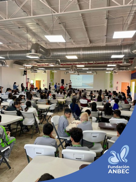 Pláticas en el Colegio Riberas a cargo de Accel Martínez