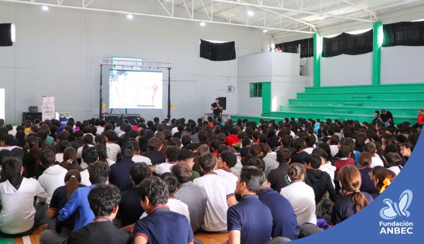 Pláticas en la Escuela Secundaria Técnica 29 TM a cargo de Accel Martínez