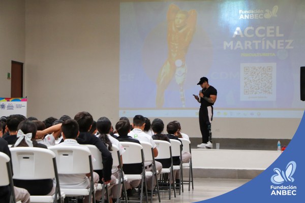 Pláticas en el Colegio Alsuperarte a cargo de Accel Martínez