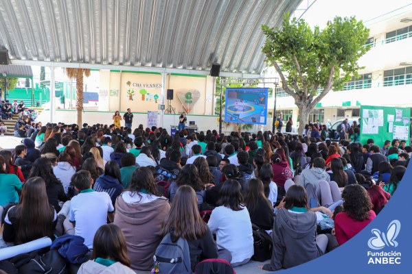 Pláticas en el Colegio de Bachilleres 2 a cargo de Daniela Martínez