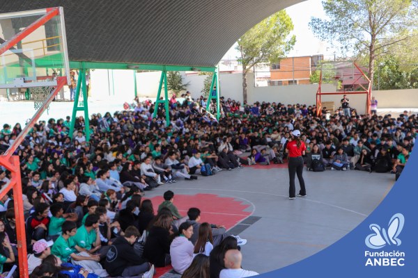 Pláticas en el Colegio de Bachilleres 4 a cargo de Daniela Martínez
