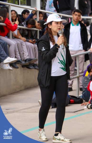 Pláticas en el Colegio de Bachilleres 8 a cargo de Daniela Martínez