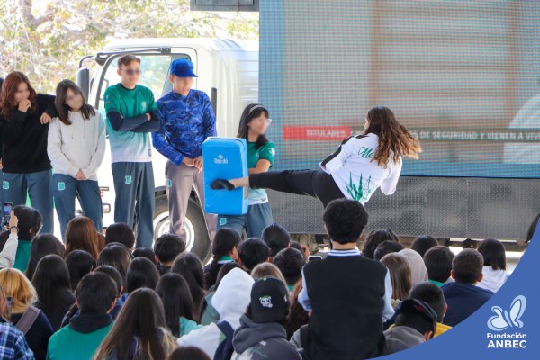 Pláticas en el Colegio de Bachilleres No. 21 a cargo de Daniela Martínez