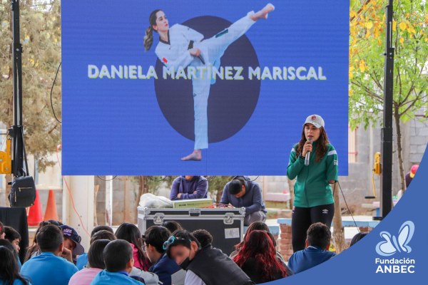 Pláticas en la Escuela Telesecundaria Plan de Ayala a cargo de Daniela Martínez