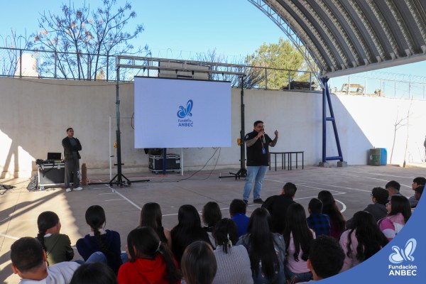 Pláticas en la Secundaria 3060 a cargo de Accel Martínez