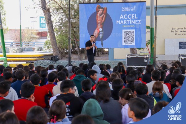 Pláticas en la Secundaria Estatal 3011 a cargo de Accel Martínez