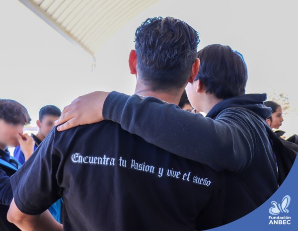 Pláticas en la Secundaria Estatal 3013 a cargo de Daniela Martínez y Erick Tovar