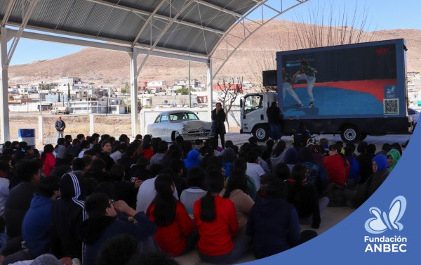 Pláticas en la Secundaria Estatal 3065 A Cargo de Daniela Martínez y Erick Tovar