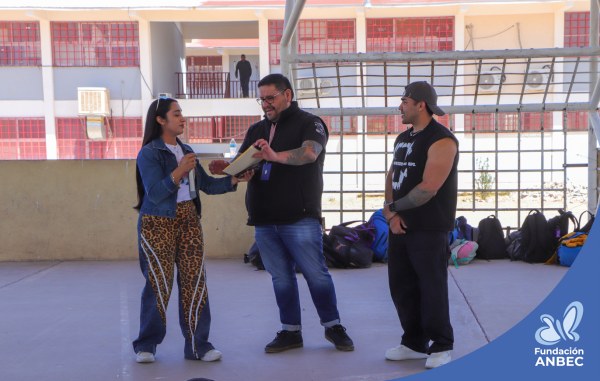 Pláticas en la Secundaria Federal 17 a cargo de Accel Martínez