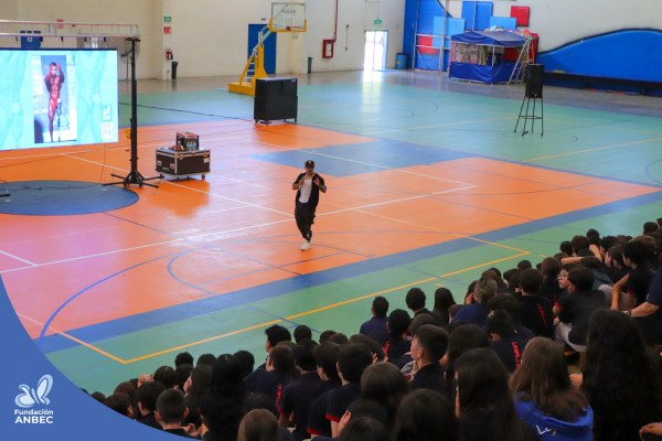 Pláticas en la Secundaria La Salle a cargo de Daniela Martínez y Accel Martínez